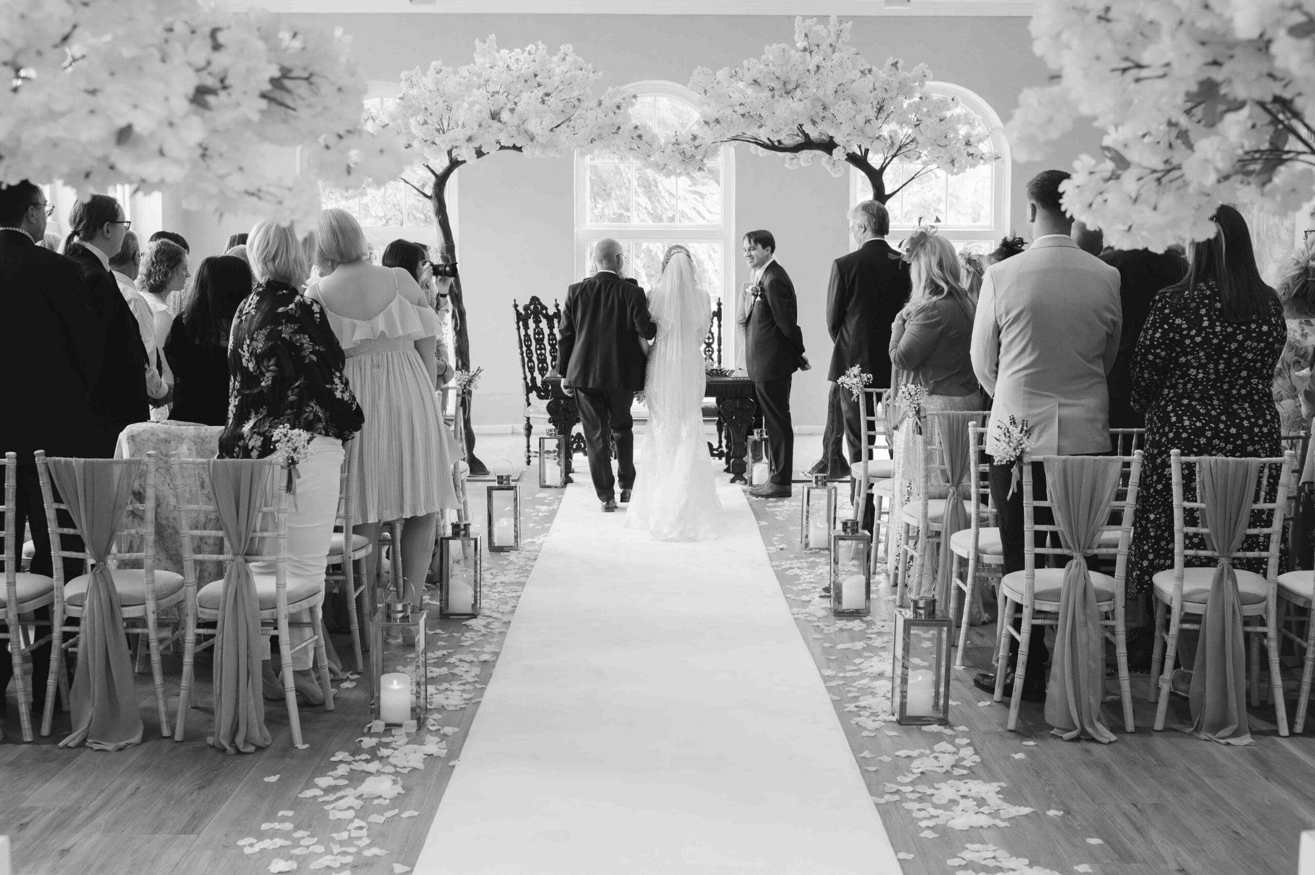 Pricing - Wedding ceremony in black and white